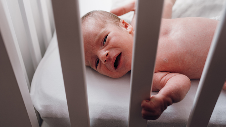 baby won't nap, baby crying in crib