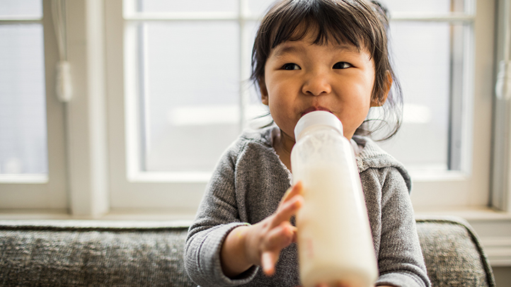 toddler drinking milk