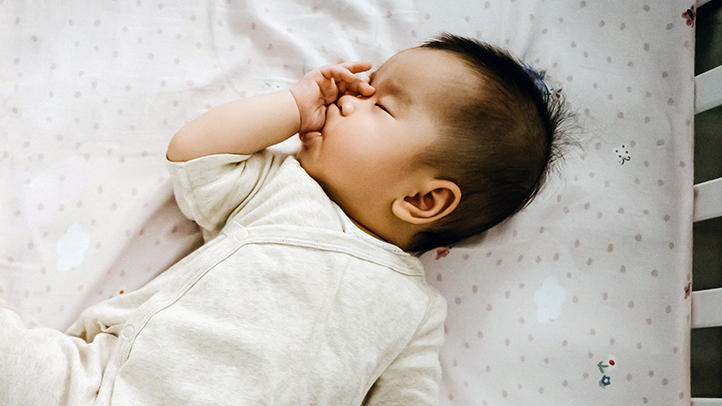 moving baby from bassinet to crib, baby sleeping in crib