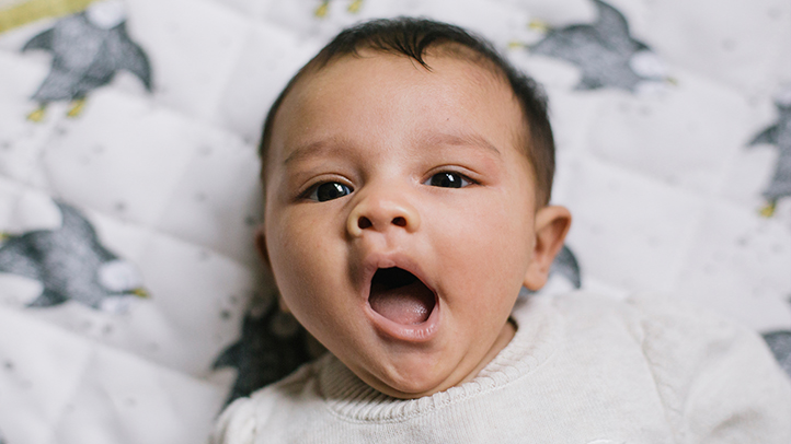 4 month sleep regression, yawning baby drowsy but awake in crib