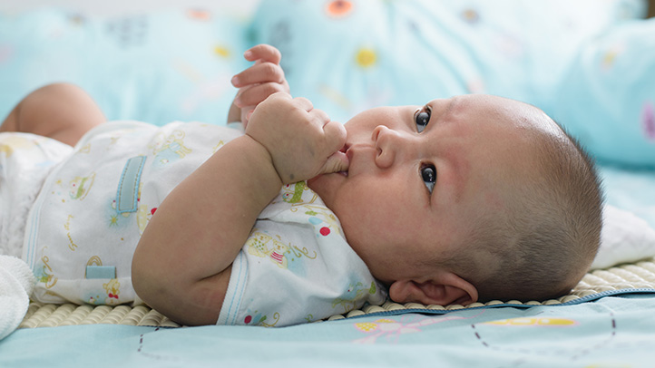 baby behavior thumb sucking